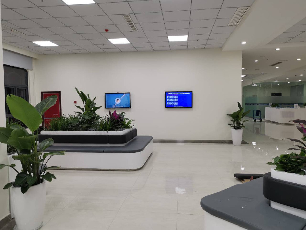 臨港政務中心排隊叫號機上線，助力政務大廳高效辦公。